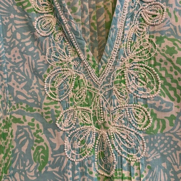 Lightweight Lilly Pulitzer top/tunic - Picture 3 of 9